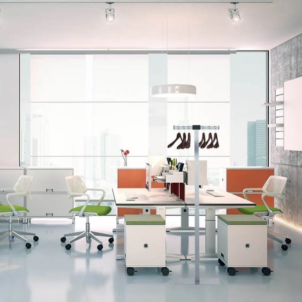 Unilux Spirit garderobestativ - Stumtjener i Gr Stl - Inkl. 6 mahogni bjler