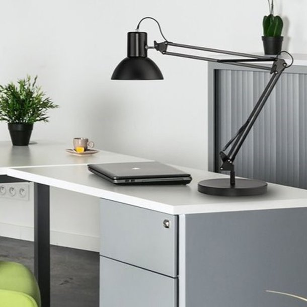 Unilux arkitektlampe Success - Sort kontorlampe - Drejelig dobbeltleddet arm