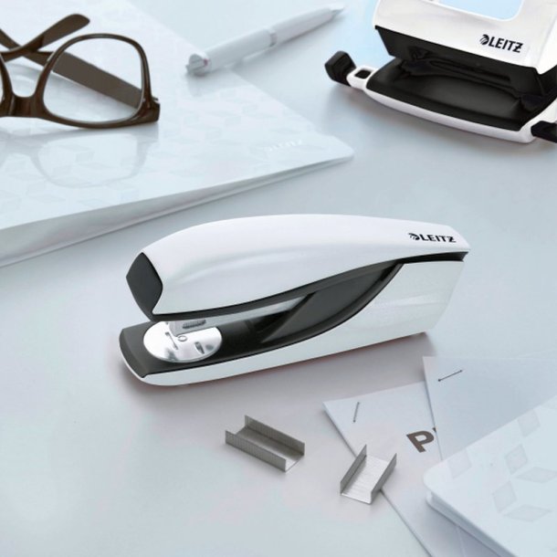 Leitz WOW NeXXt hftemaskine i hvid til 30 ark