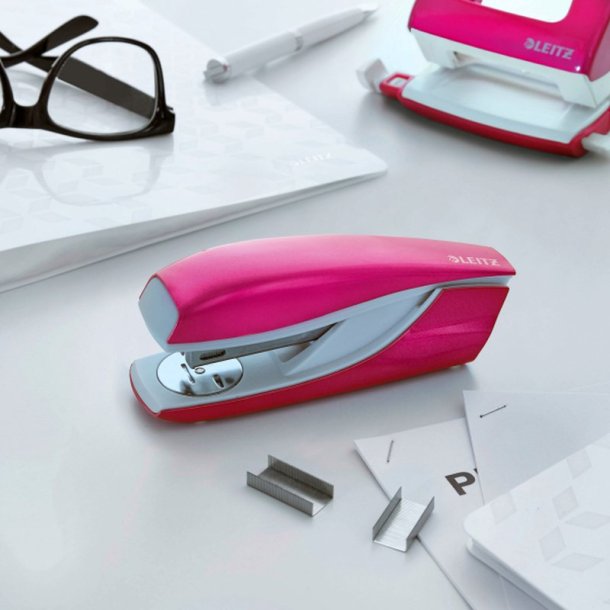 Leitz WOW NeXXt hftemaskine i pink til 30 ark