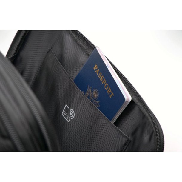 Kensington Contour &#153; 2.0 Pro Overnight Laptop Spinner - 17 "