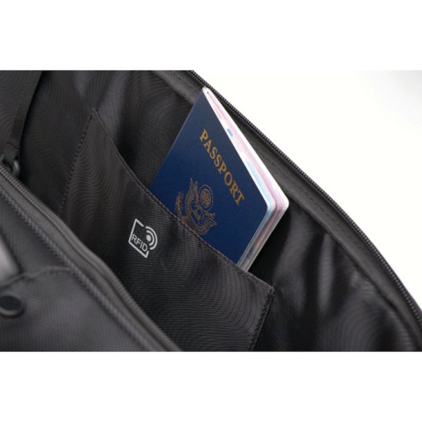 Kensington Contour &#153; 2.0 Business Laptop Roller - 17"