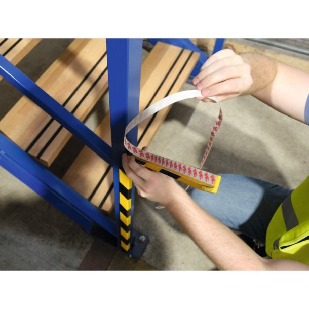 Durable Hjrnebeskytter 1 meter - selvklbende - 25x25mm - sort-gul