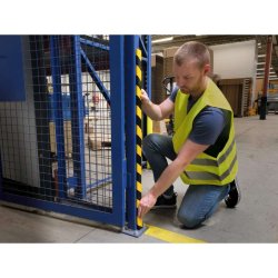 Durable Hjrnebeskytter 1 meter - selvklbende - 45x45mm - sort-gul