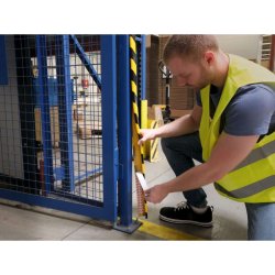 Durable Hjrnebeskytter 1 meter - selvklbende - 45x45mm - sort-gul