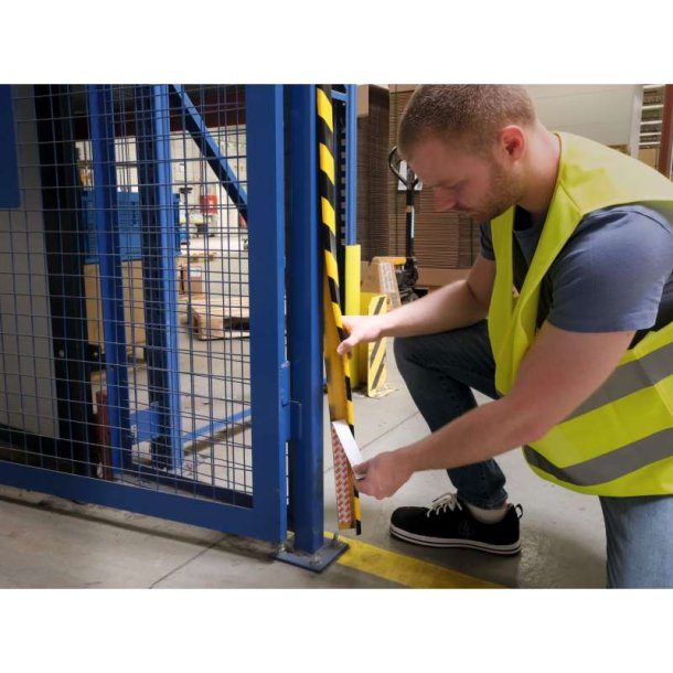 Durable Hjrnebeskytter 1 meter - selvklbende - 45x45mm - sort-gul