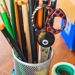 Fiskars brnesaks kids mariehne - fra 3 r - afrundet blad - 13 cm