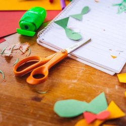 Fiskars brnesaks i orange - fra 8 r - afrundet blad - 13 cm