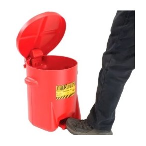 Spande til olieholdigt affald