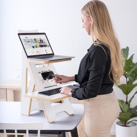 Desk riser til kontoret &ndash; ergonomisk sk&aelig;rmh&oslash;jde uden nyt skrivebord