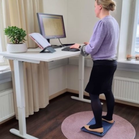 Balancebræt kontor – den aktive stående arbejdsstilling der gavner hele kroppen