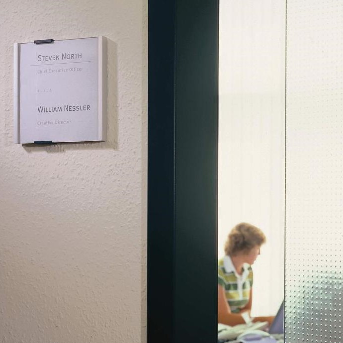 Dørskilt til mødelokale og kontor – udskiftelig tekst og fleksibel skiltning