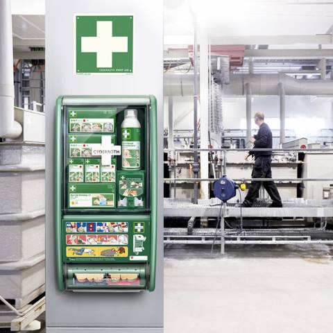 F&oslash;rstehj&aelig;lpskasse og f&oslash;rstehj&aelig;lpsstation &ndash; altid klar til beredskab