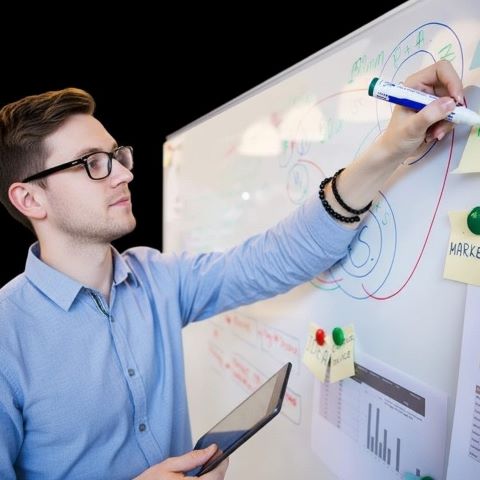 Magnetisk whiteboard tavle og magnet whiteboard – til magneter og opslagsmateriale