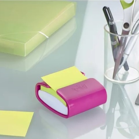 Post-it dispenser i reception m&oslash;delokale og hjemmekontor sort med Z-notes 3M professionel
