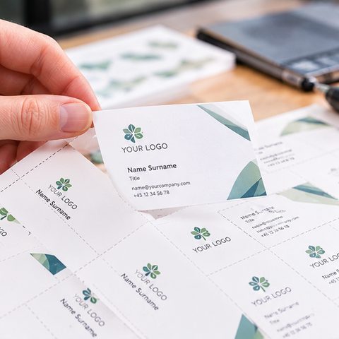 Visitkort til print &mdash; nem brydning langs mikroperforation til kontor og event