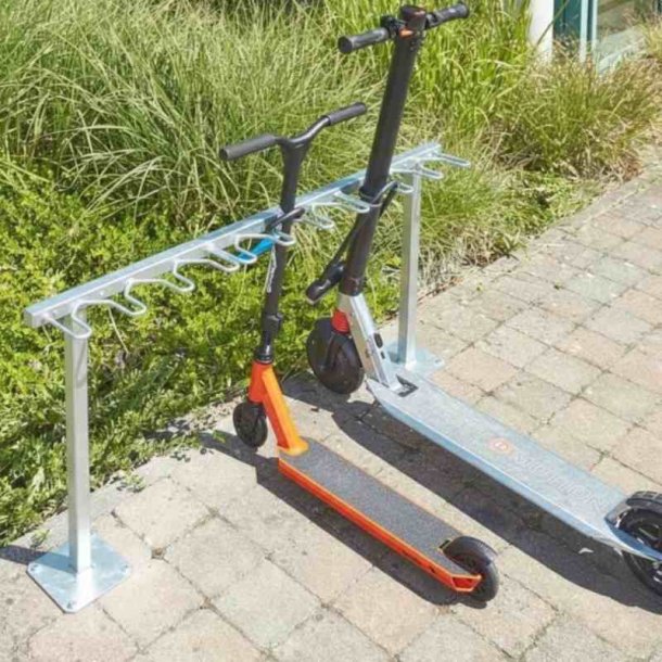 St&auml;ll f&ouml;r 9 sparkcyklar  30 mm galvaniserat st�l, st�ende montering