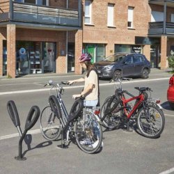 Cykelstativ til 2 cykler sort - 50mm gummi/stl stolpe