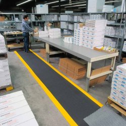 Notrax arbejdsm�tte 409 Sof-Tred+ - 91x150cm Sort/Gul Skumm�tte