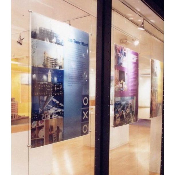 Vindues display - 1 x 70x100cm st�ende - m�gler wire system