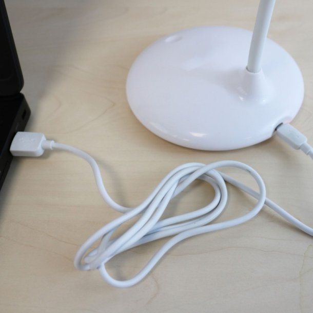 Unilux Skrivebordslampe Nelly - Hvid tr�dl�s LED kontorlampe