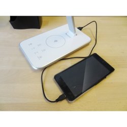 Unilux Jazz bordlampe - hvid/slv LED kontorlampe - opladning