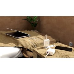 Upstr&ouml;m &Euml;ssentials 65W GaN Charger - USB-A og USB-C - 100% genbrugt plast